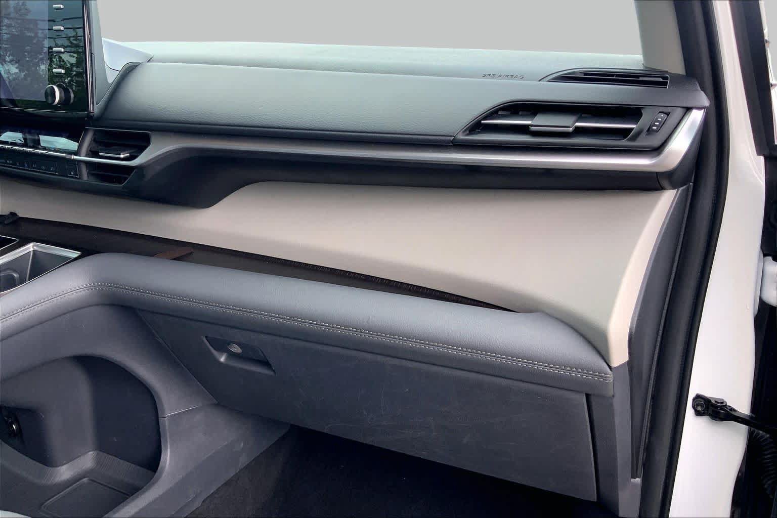 Used 2022 Toyota Sienna XLE FWD image 18