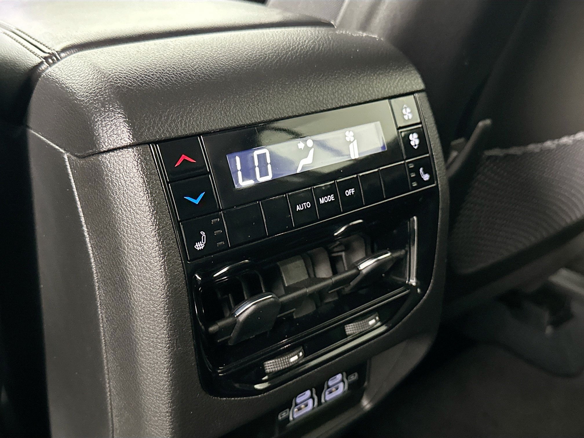 Used 2023 Jeep Grand Cherokee L Limited RWD image 25