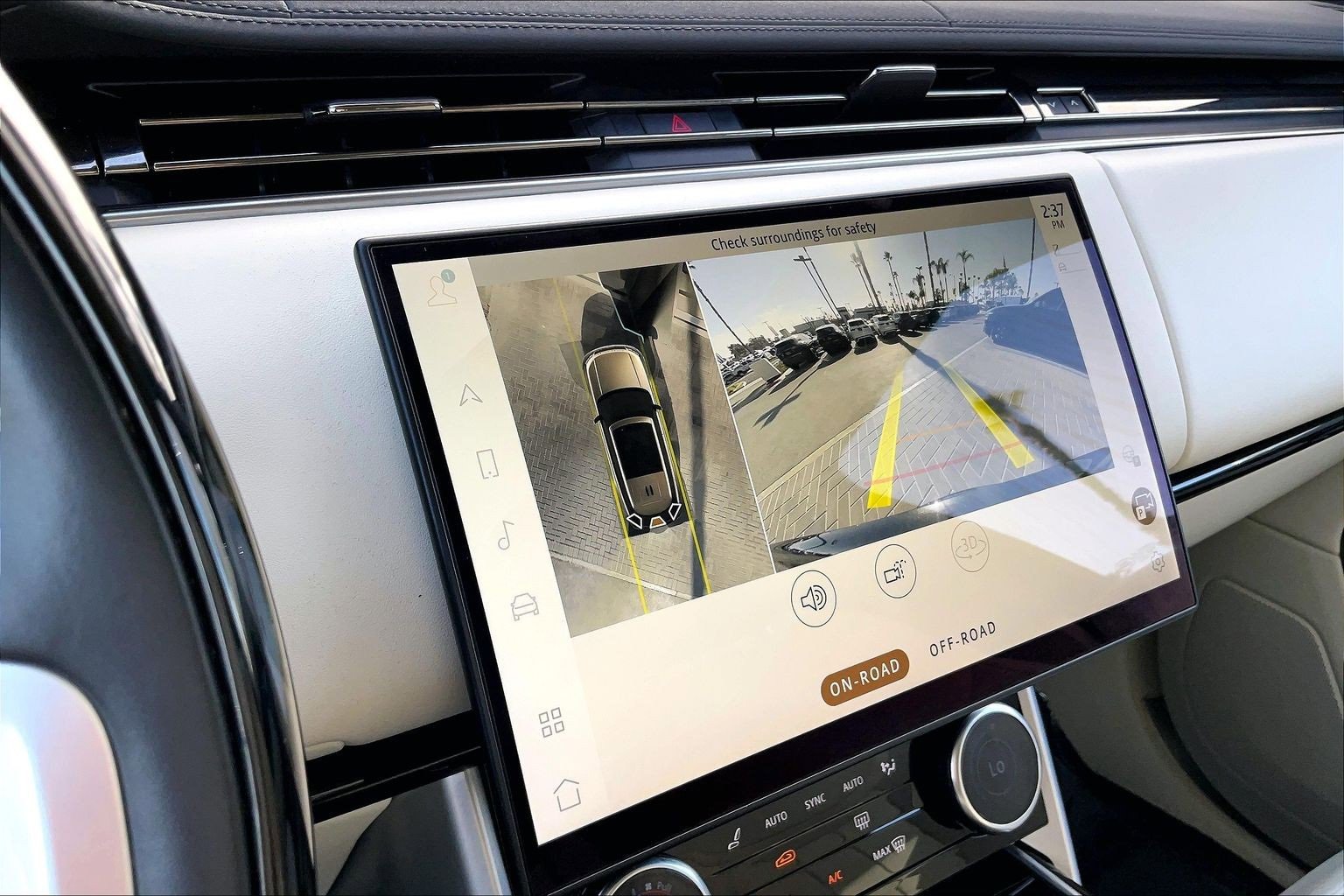 Used 2023 Land Rover Range Rover Long Wheelbase SE image 20