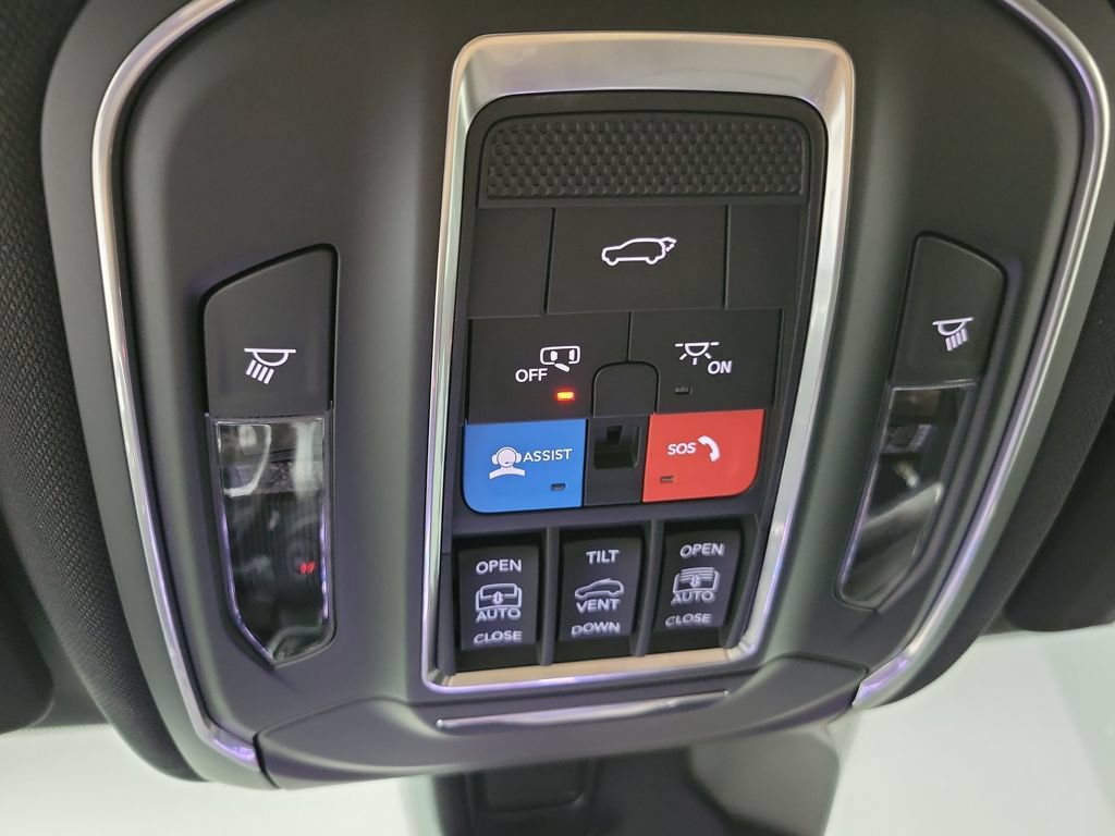 New 2025 Jeep Grand Cherokee L Limited w/ Black Appearance Package AWD/4WD image 26