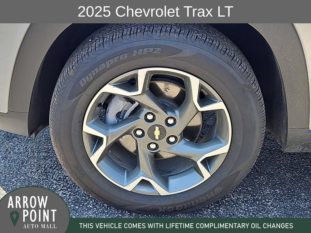 Used 2025 Chevrolet Trax LT w/ LT Convenience Package FWD image 16