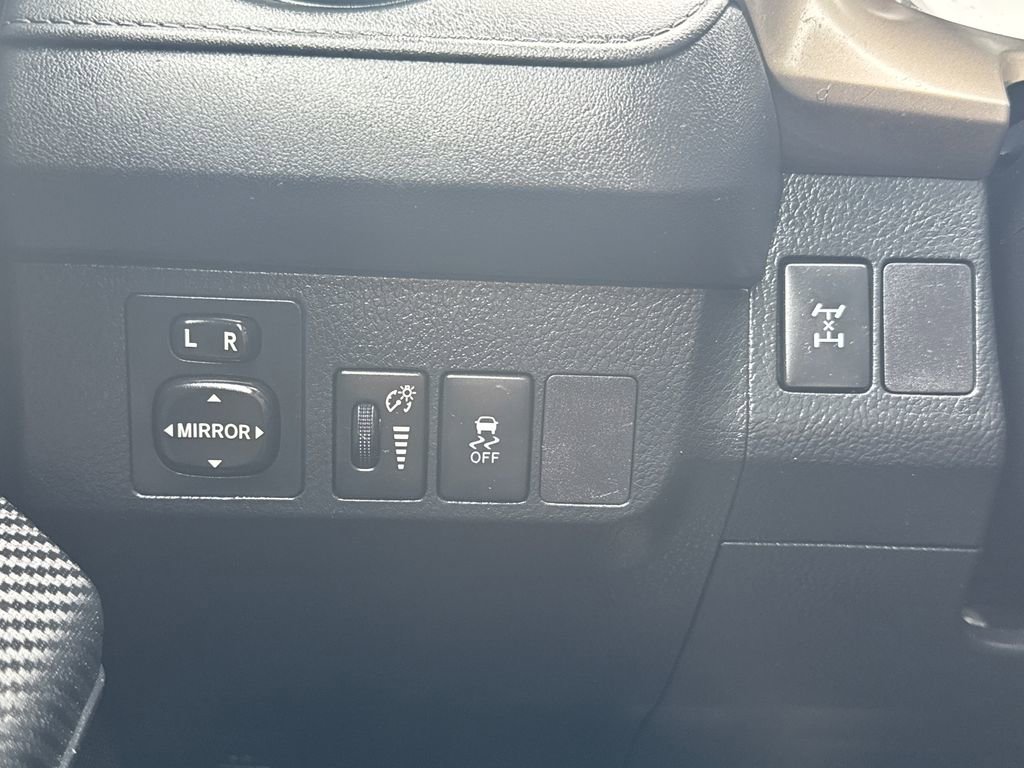 Used 2014 Toyota RAV4 LE image 29