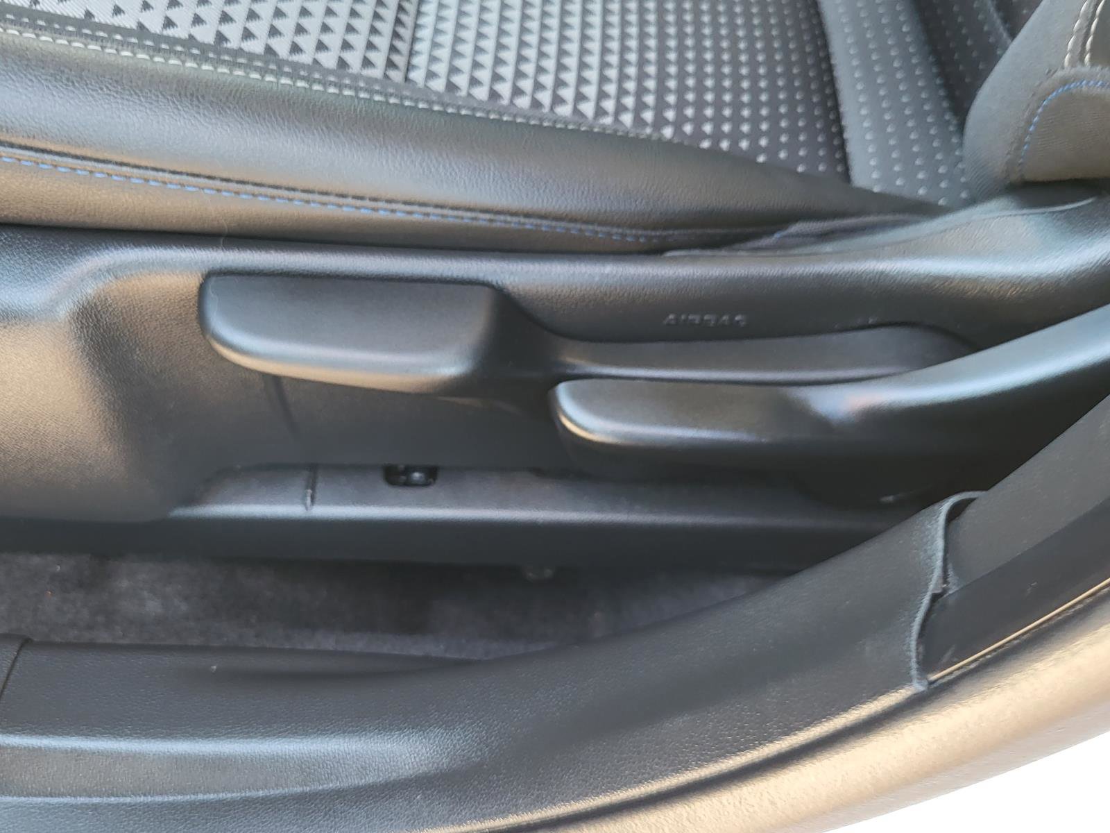 Used 2025 Chevrolet Trax LT w/ LT Convenience Package image 18