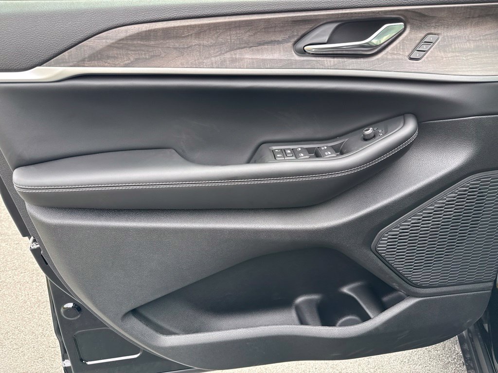 New 2027 Jeep Grand Cherokee Limited AWD/4WD image 28
