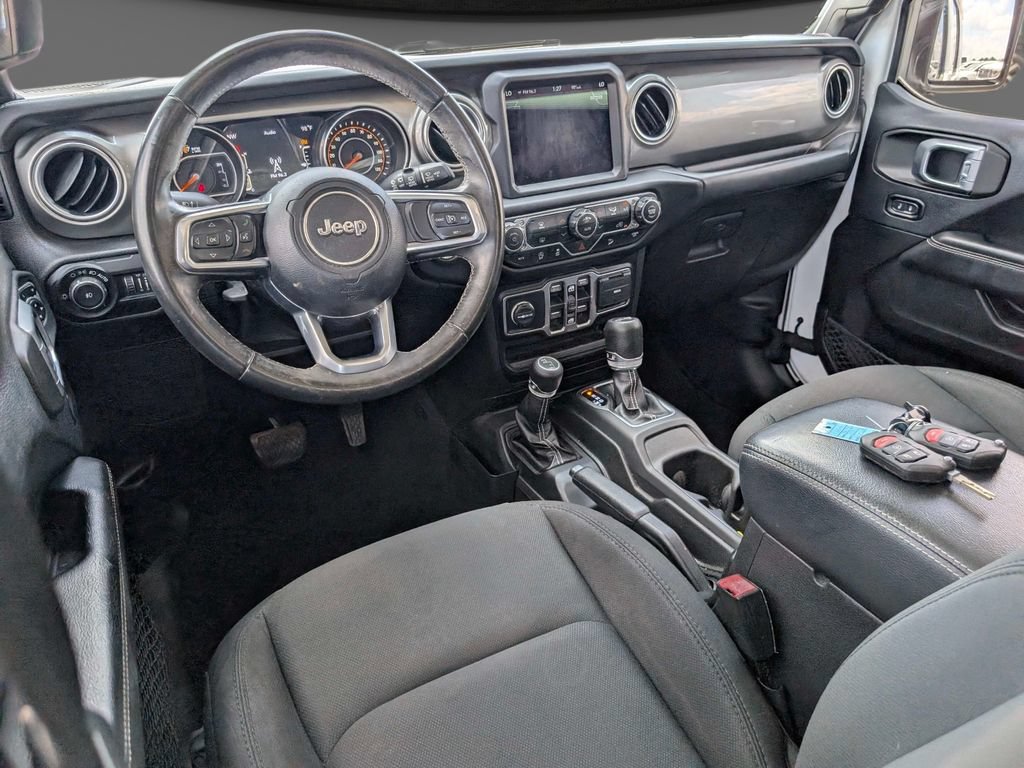 Used 2019 Jeep Wrangler Unlimited Sahara w/ Uconnect 4C Nav & Sound Group AWD/4WD image 18
