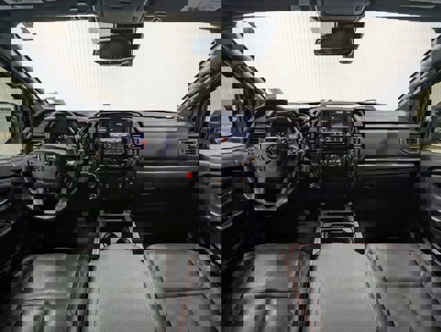 Used 2022 Nissan Titan PRO-4X w/ Pro-4x Convenience Package image 2