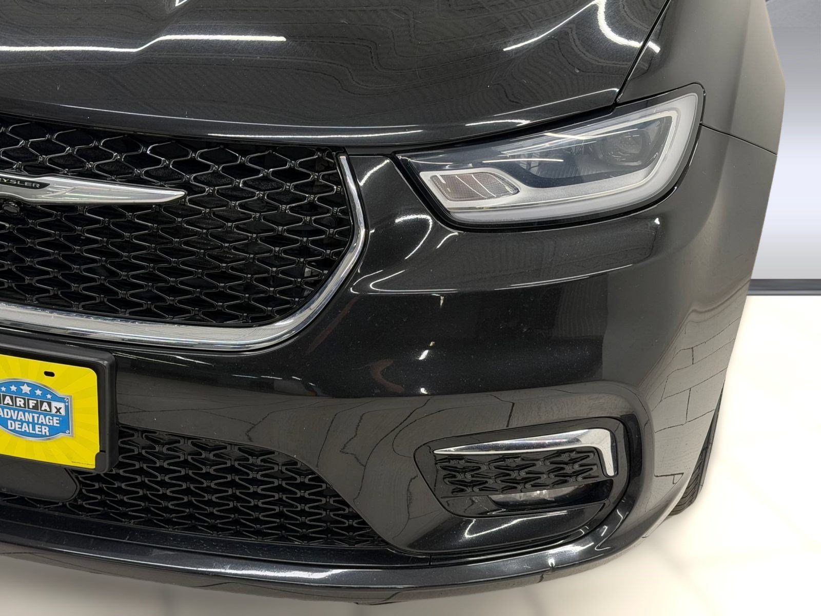 Used 2023 Chrysler Pacifica Touring-L FWD image 9