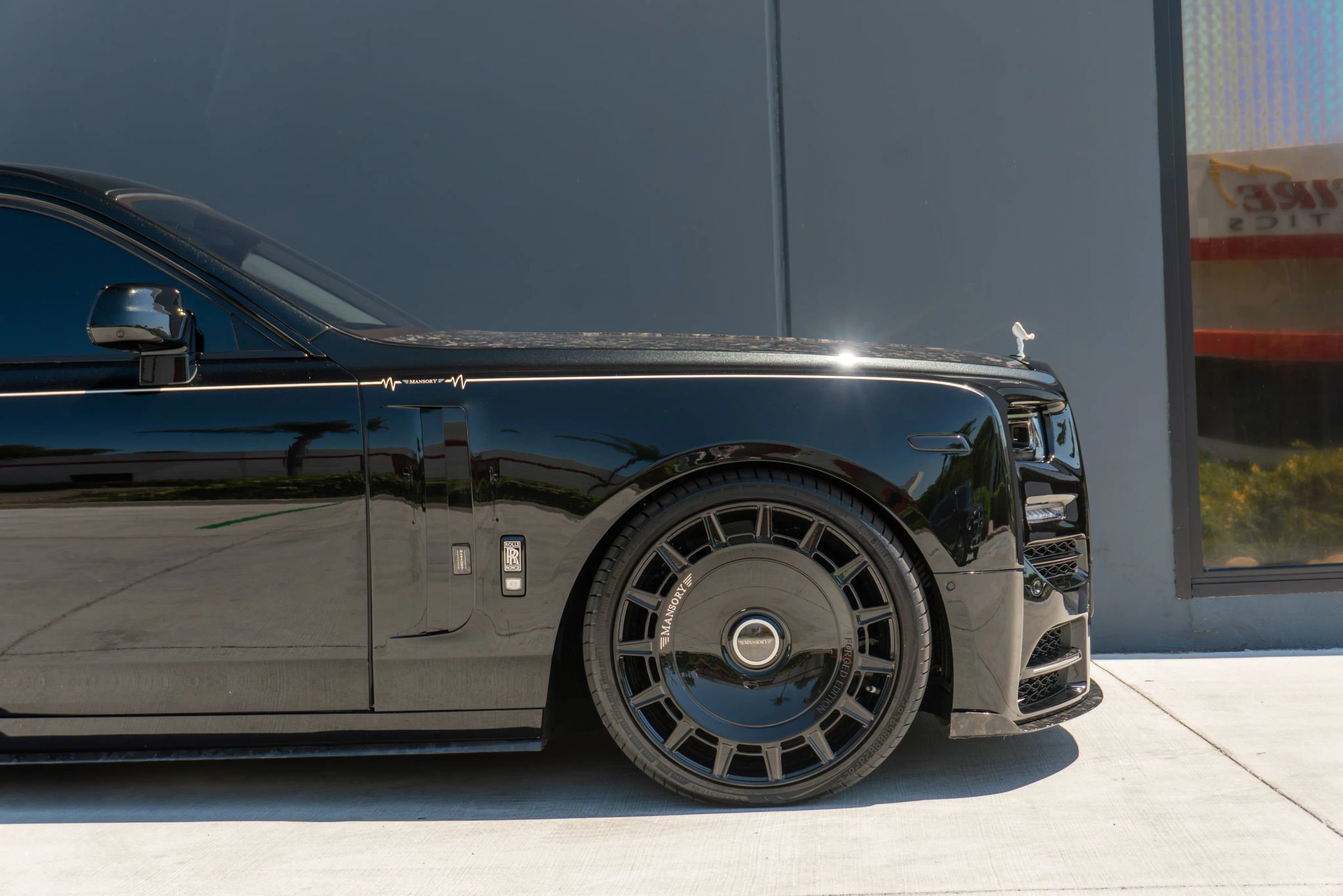 Used 2024 Rolls-Royce Phantom Sedan w/ The Phantom Package RWD image 45