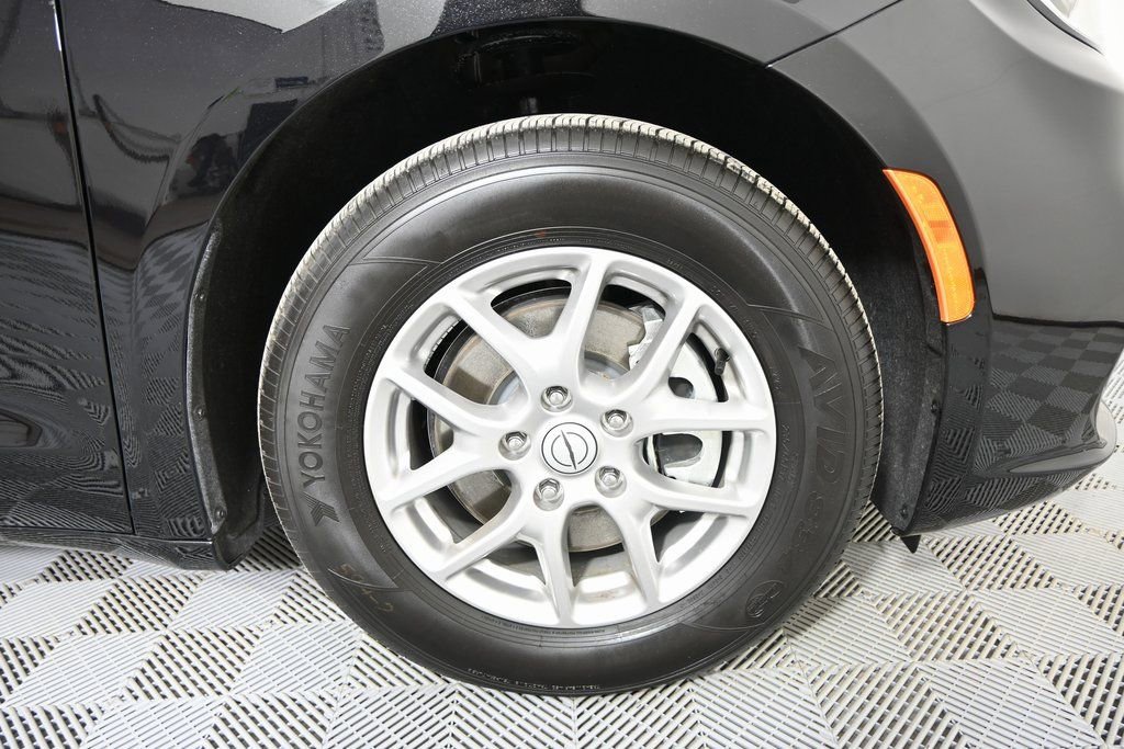 Used 2025 Chrysler Pacifica Select FWD image 12