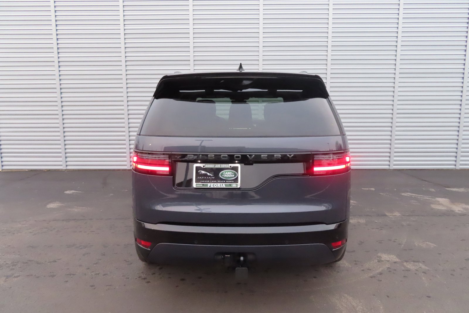 New 2024 Land Rover Discovery Dynamic SE image 11