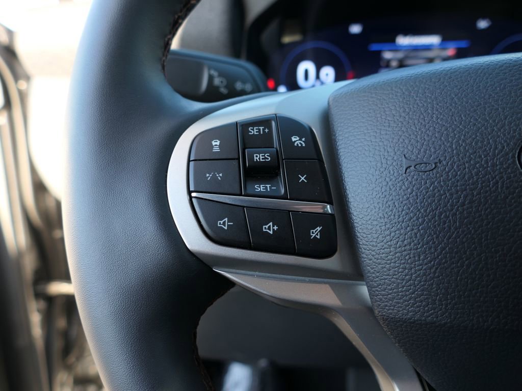 Used 2025 Ford Explorer Active w/ Active Comfort Package image 15