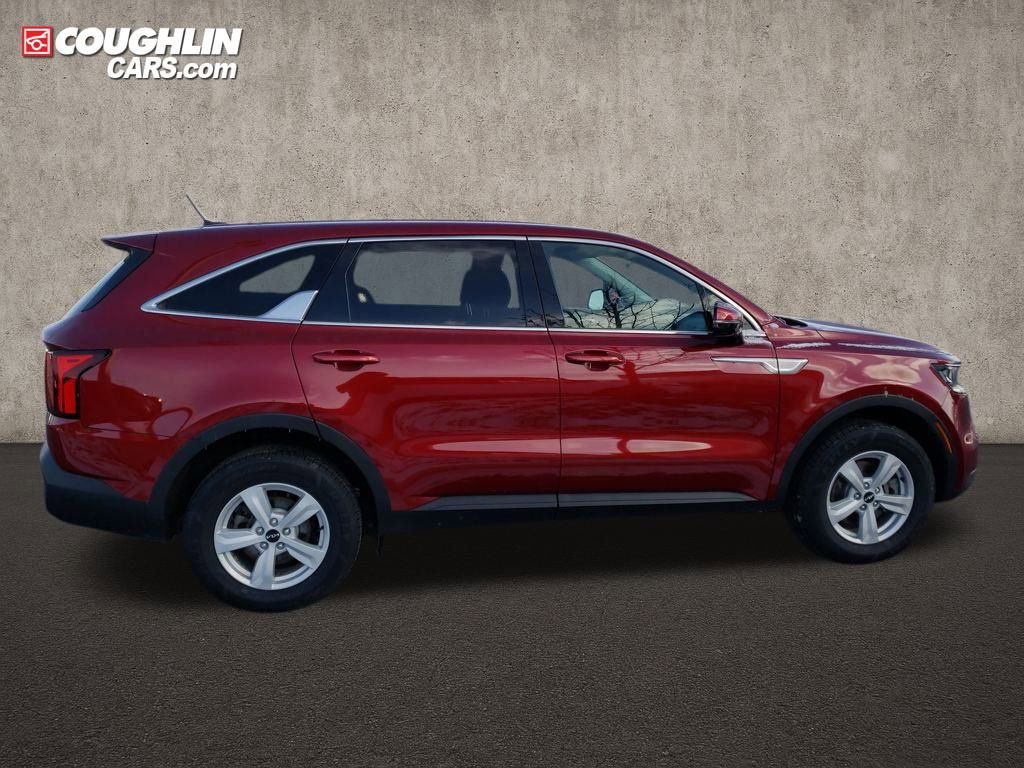Used 2022 Kia Sorento LX image 9