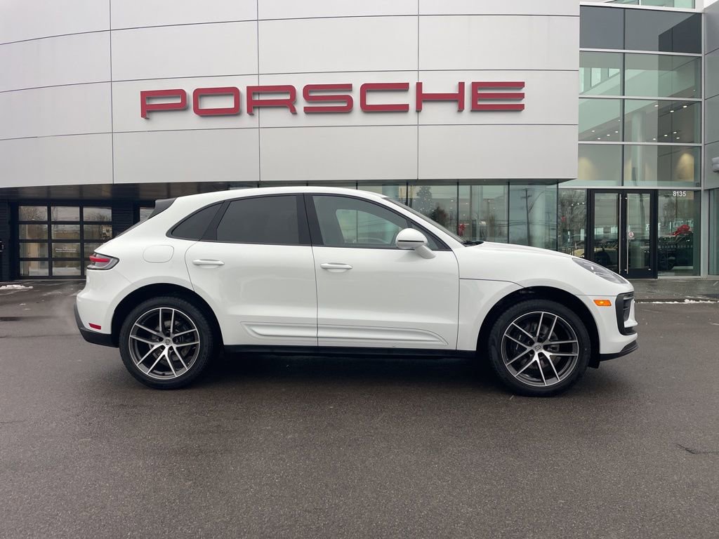 Certified 2025 Porsche Macan image 10