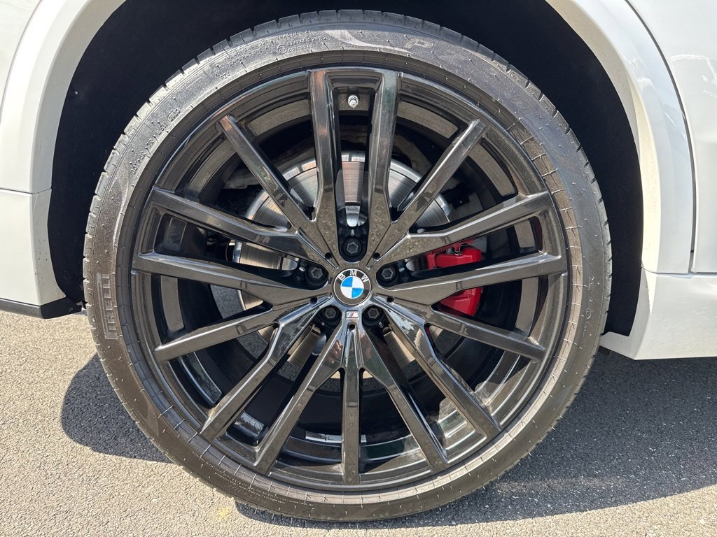 Used 2022 BMW X5 M50i w/ Executive Package image 17