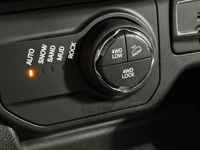 Used 2018 Jeep Renegade Trailhawk w/ Cold Weather Group II AWD/4WD image 19