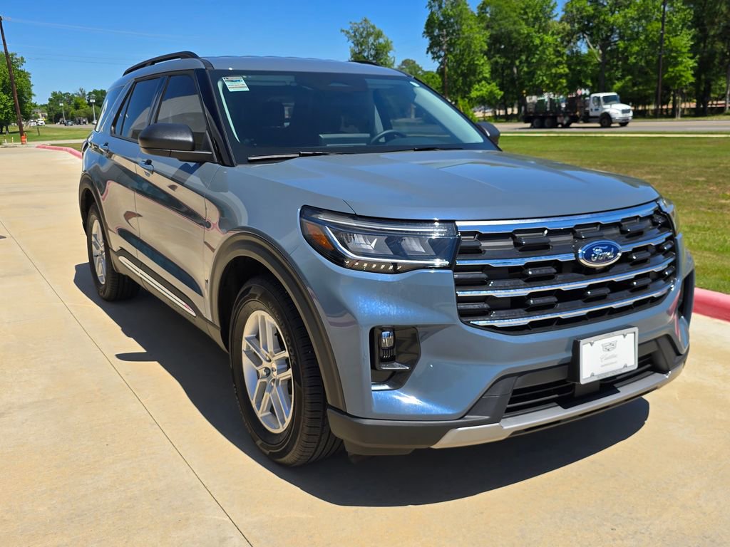 Used 2025 Ford Explorer Active w/ Active Comfort Package image 7