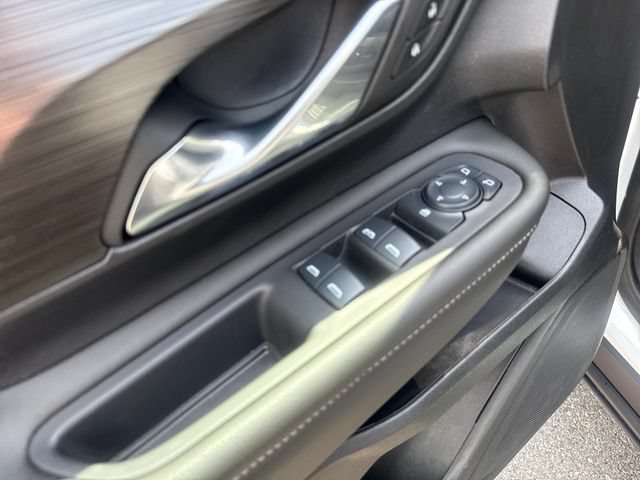 Used 2024 GMC Terrain SLE w/ Driver Convenience Package FWD image 10