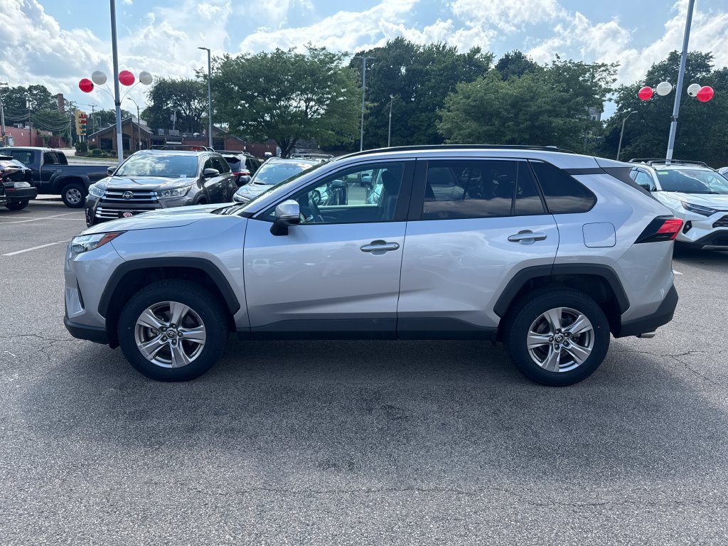 Used 2025 Toyota RAV4 XLE AWD/4WD image 4