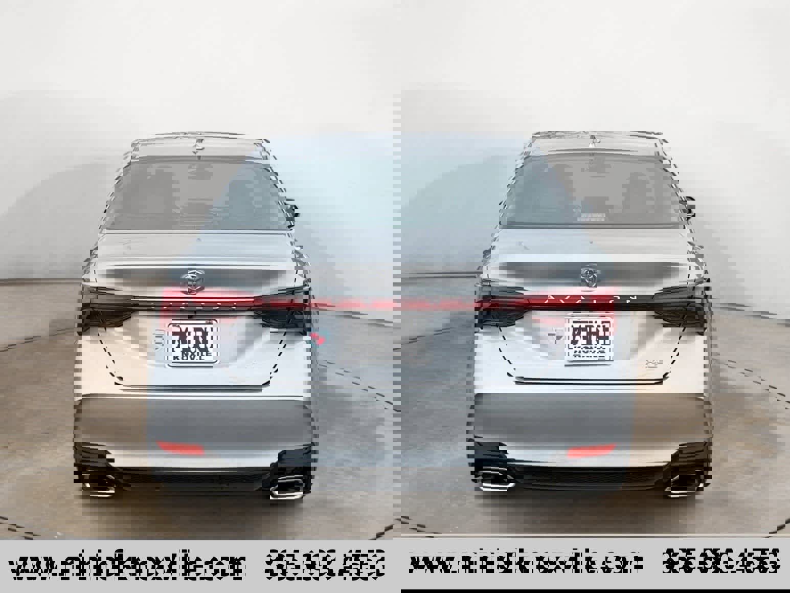 Used 2022 Toyota Avalon XLE w/ Moonroof Package image 4