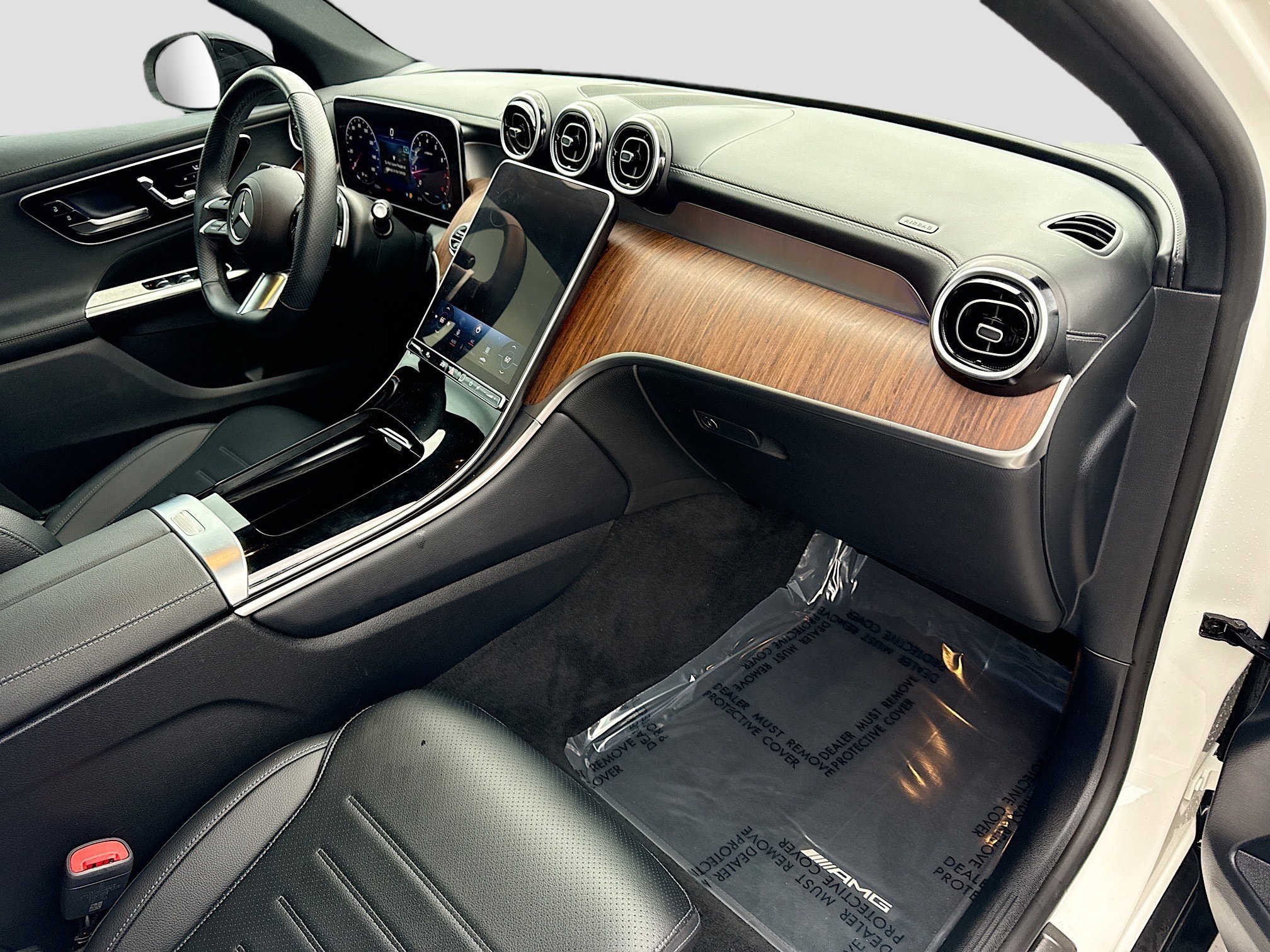 Used 2024 Mercedes-Benz GLC 300 4MATIC image 13