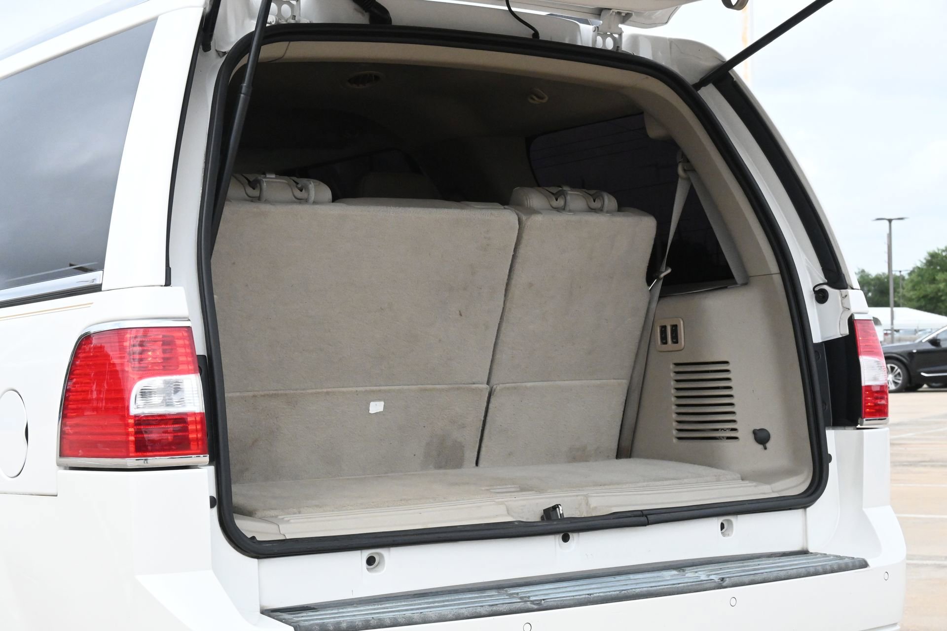 Used 2013 Lincoln Navigator 2WD w/ HD Trailer Tow Pkg image 22