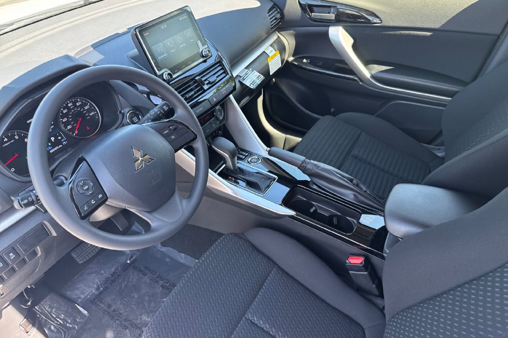 New 2026 Mitsubishi Eclipse Cross LE AWD/4WD image 4
