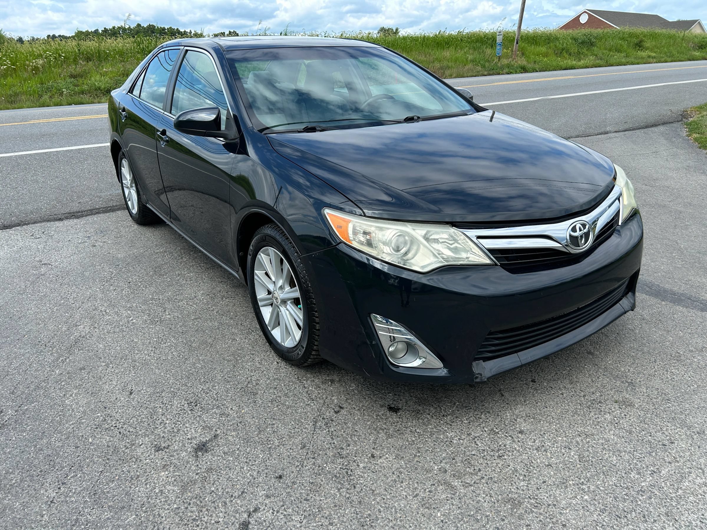 Used 2012 Toyota Camry XLE w/ Leather Pkg FWD image 3