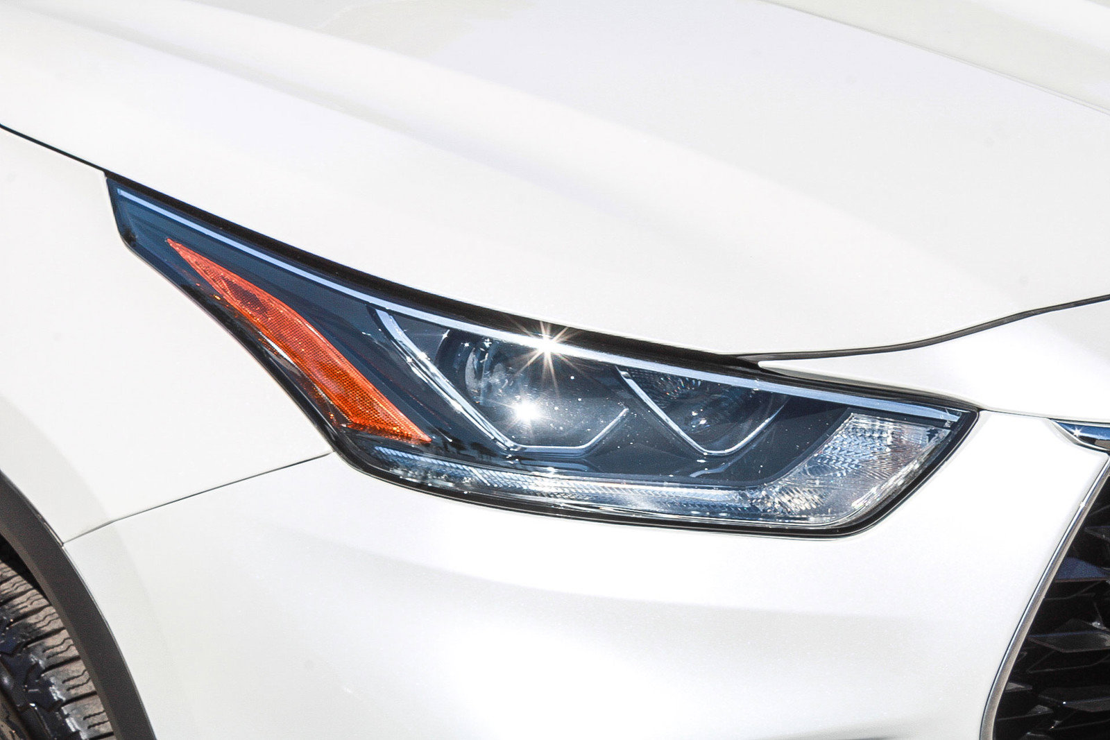 Used 2021 Toyota Highlander Limited FWD image 8