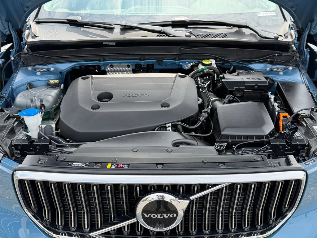 Certified 2024 Volvo XC40 B5 Plus w/ Protection Package Premier AWD/4WD image 43