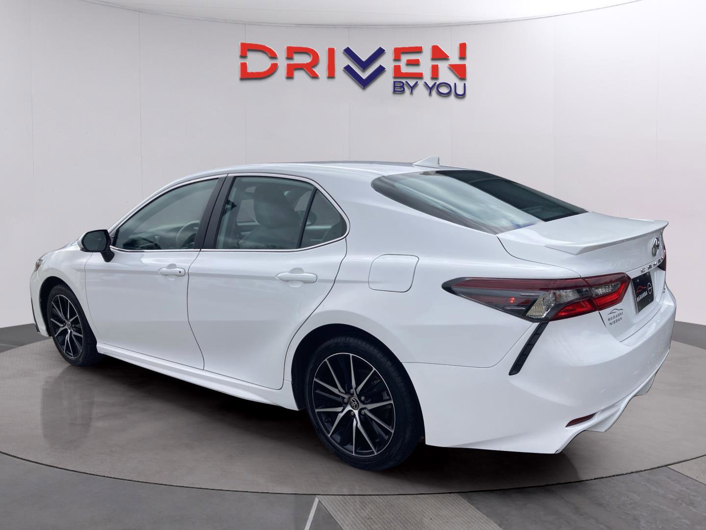 Used 2024 Toyota Camry SE image 4