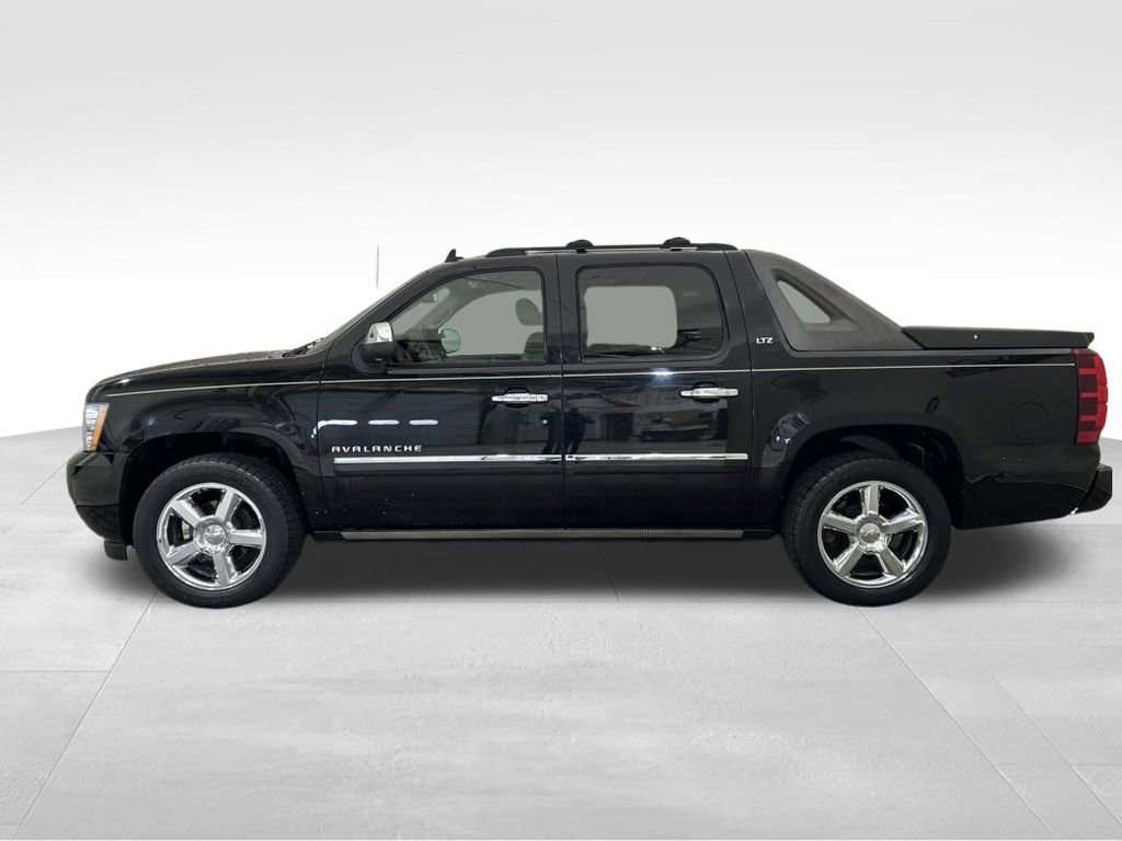 Used 2012 Chevrolet Avalanche LTZ image 2