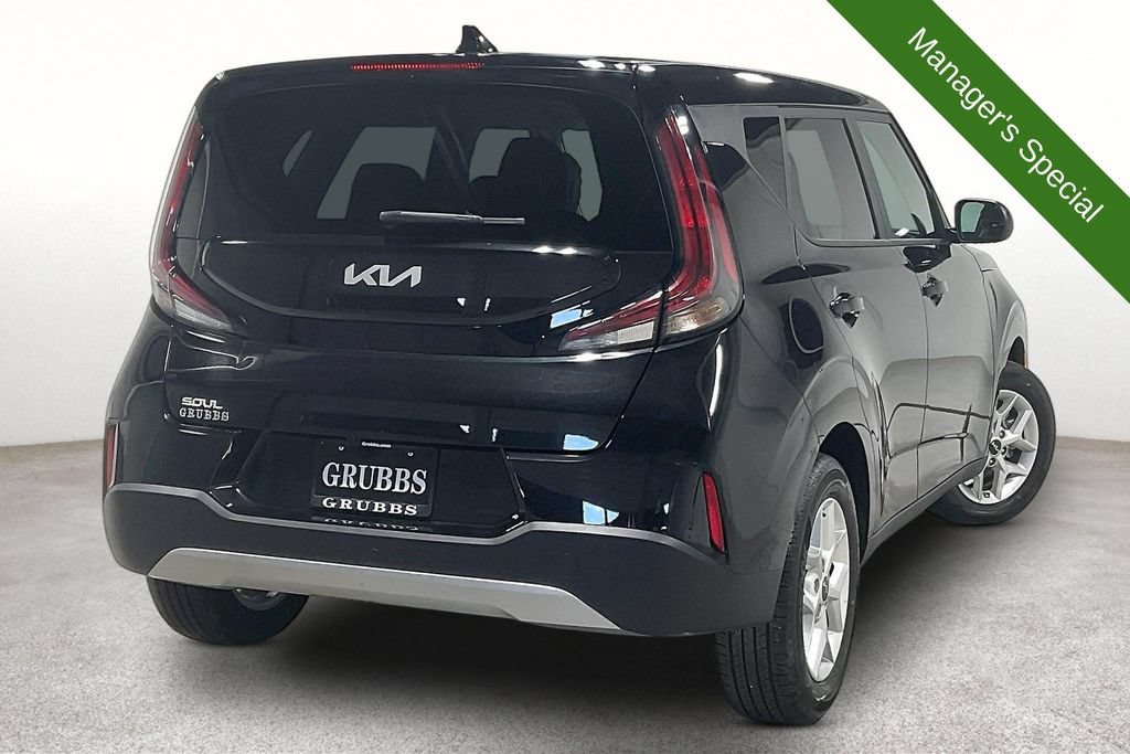 Used 2025 Kia Soul LX FWD image 2