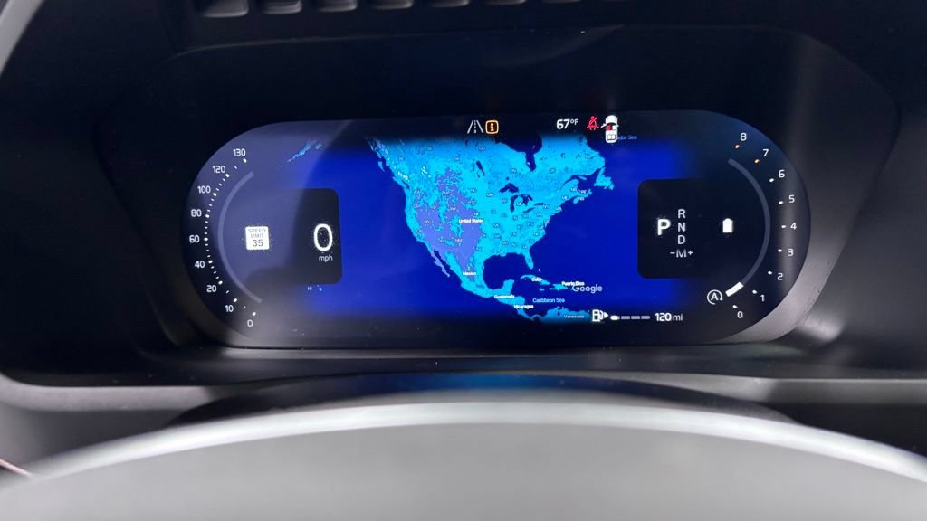 Certified 2025 Volvo XC90 B5 Plus AWD/4WD image 14