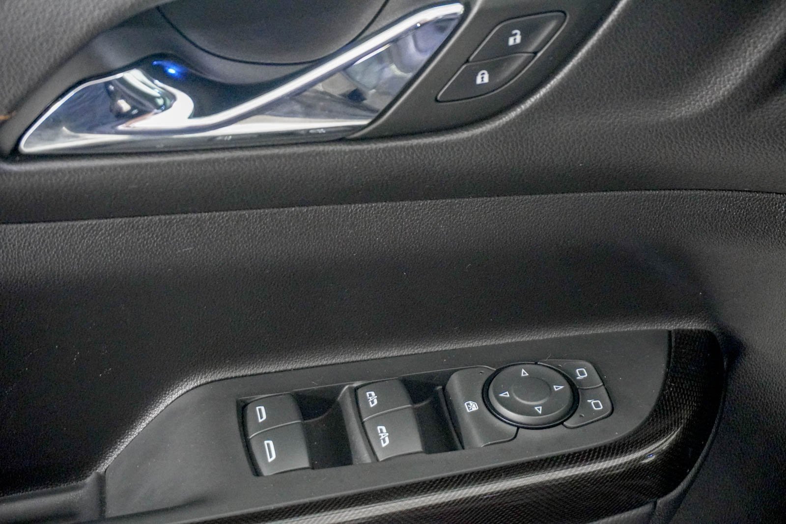 Used 2023 GMC Acadia AT4 image 18