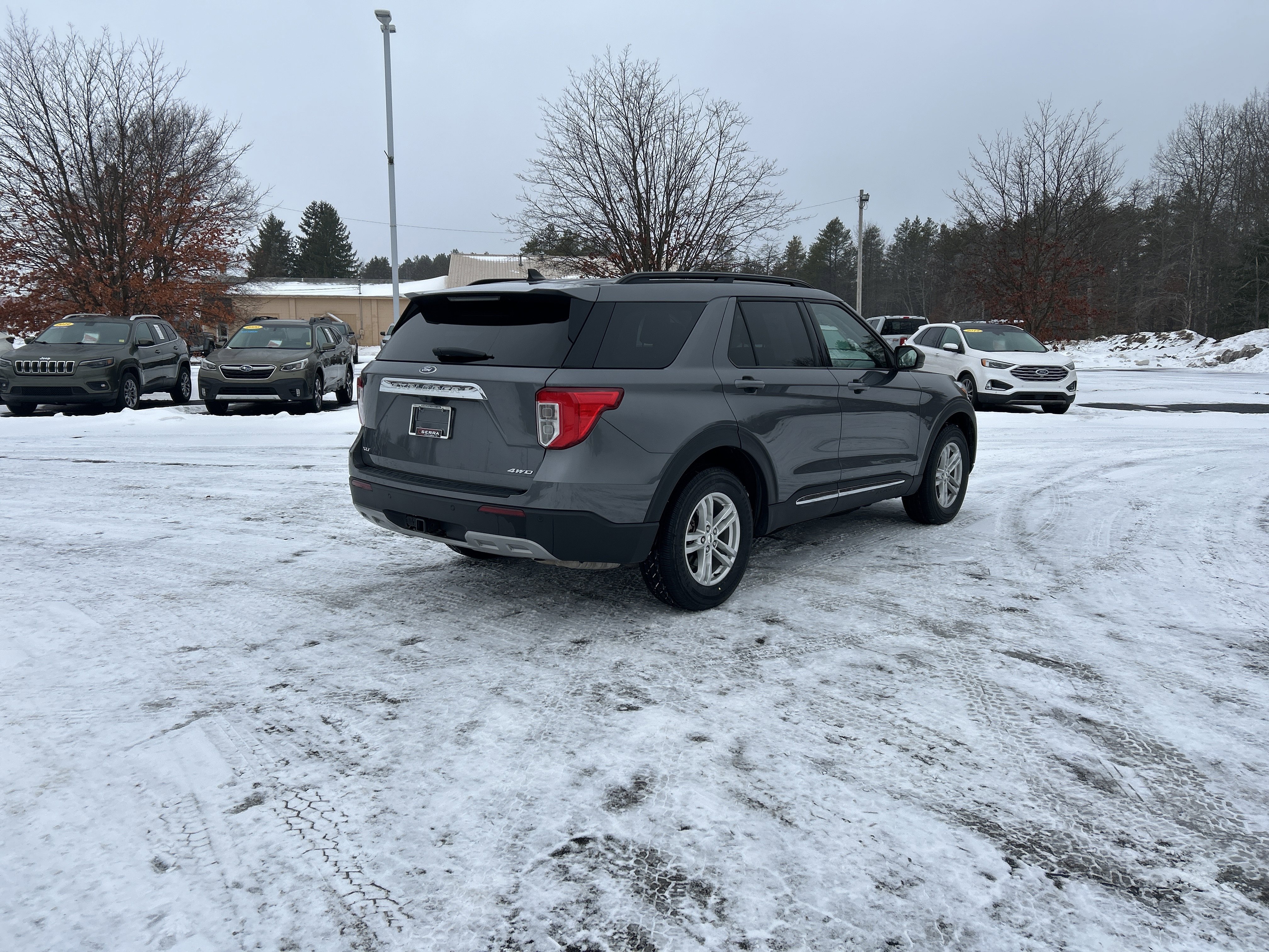 Certified 2022 Ford Explorer XLT w/ Equipment Group 202A image 4