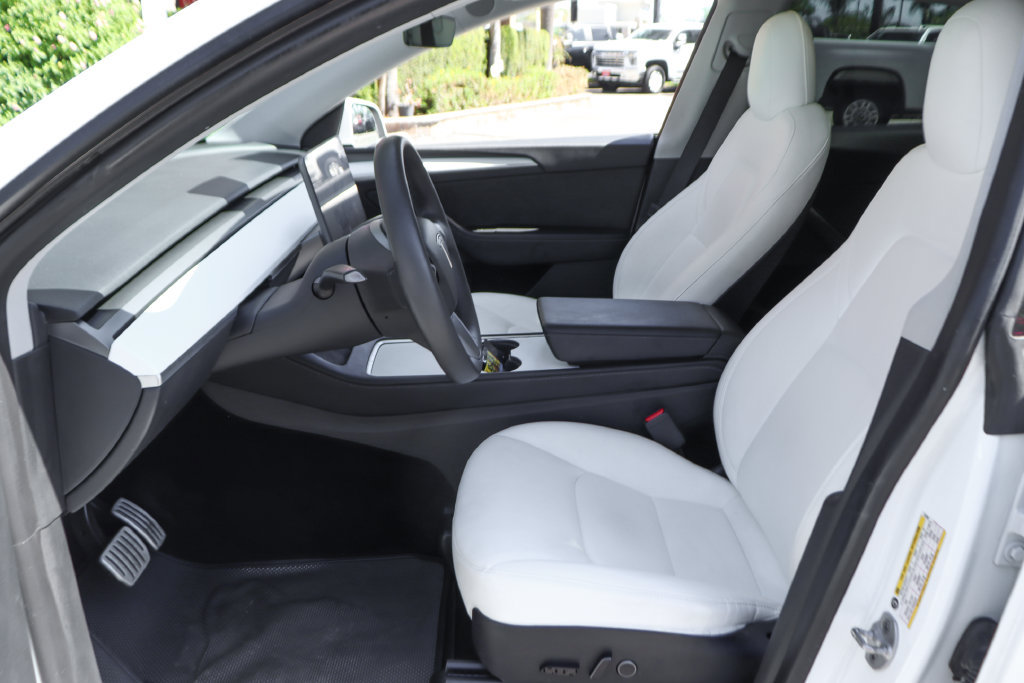 Used 2023 Tesla Model Y Performance AWD/4WD image 18