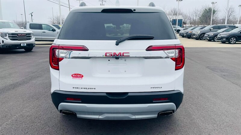 Used 2023 GMC Acadia SLE w/ Driver Convenience Package image 4