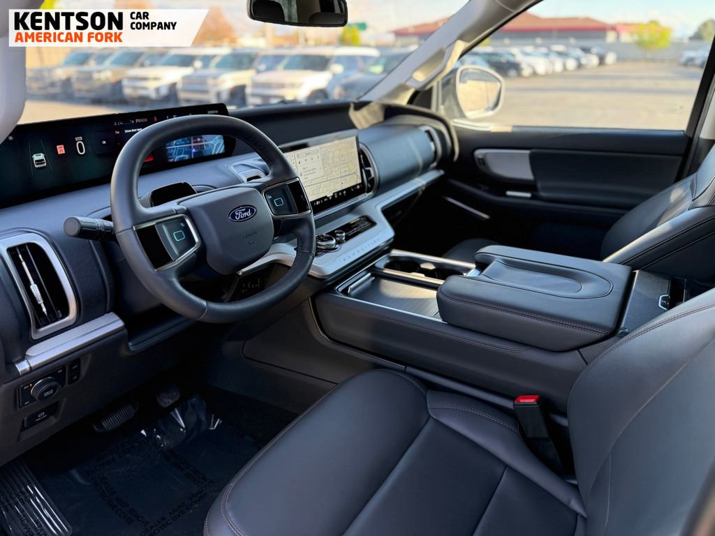 Used 2025 Ford Expedition Active image 38