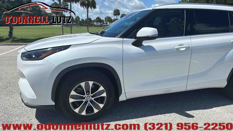 Used 2022 Toyota Highlander XLE FWD image 4