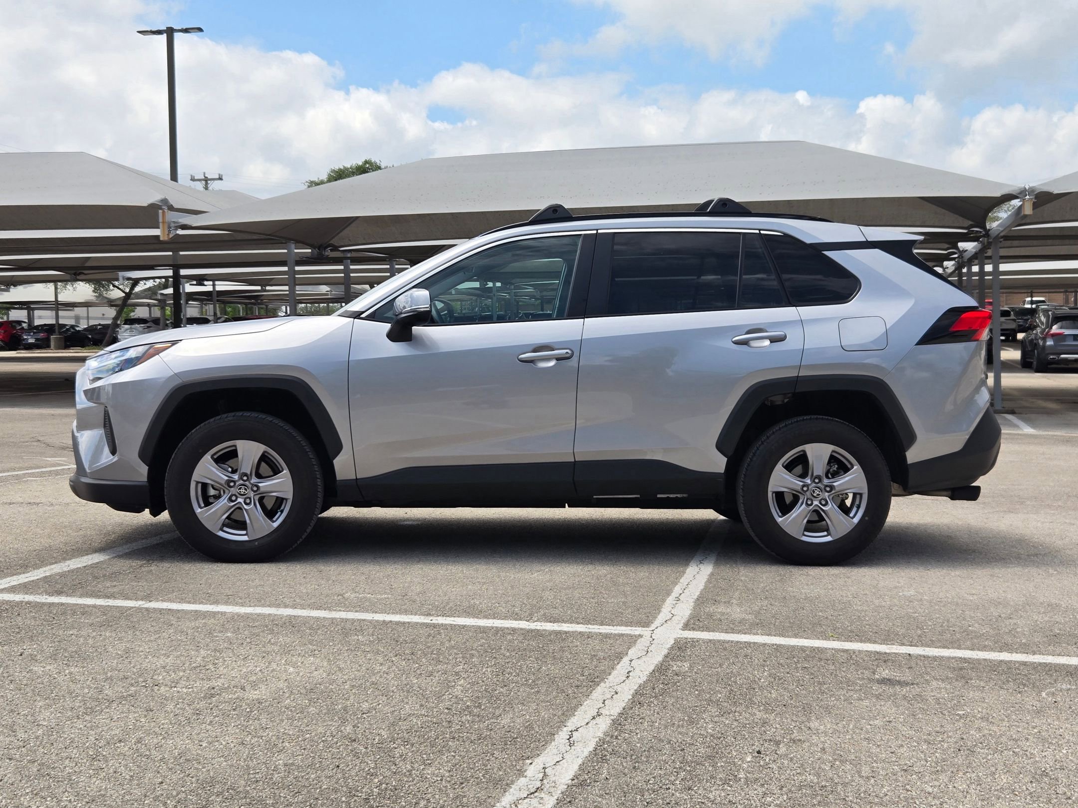 Used 2025 Toyota RAV4 XLE w/ Convenience Package FWD image 7