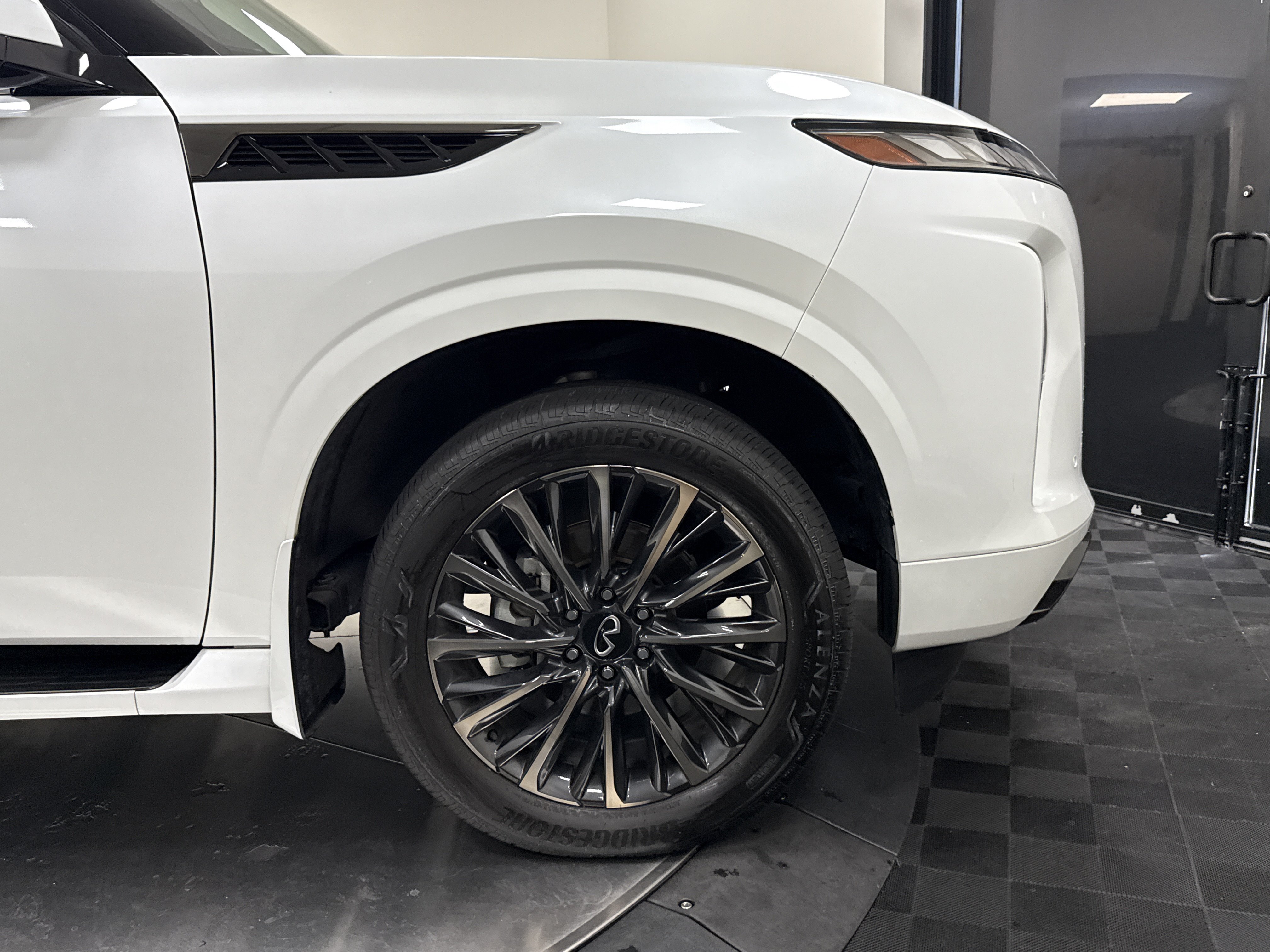 Certified 2026 INFINITI QX80 Autograph w/ Premium Cargo Package AWD/4WD image 10