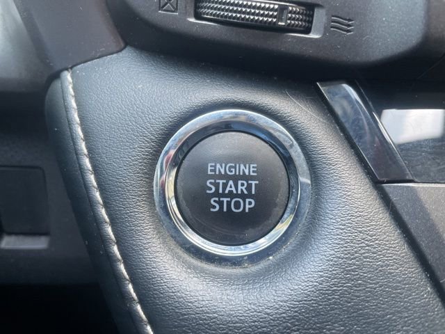 Used 2018 Toyota RAV4 XLE AWD/4WD image 32