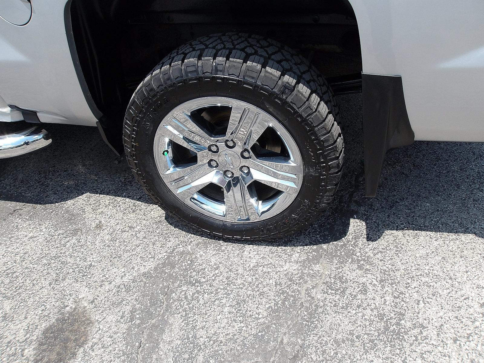 Used 2018 Chevrolet Silverado 1500 Custom w/ Custom Value Package AWD/4WD image 18