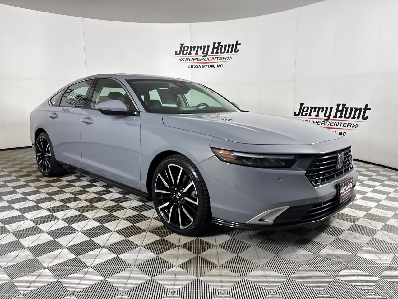 Used 2023 Honda Accord Touring image 3