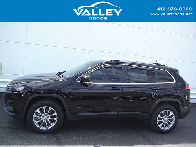 Used 2019 Jeep Cherokee Latitude Plus w/ Cold Weather Group AWD/4WD image 2