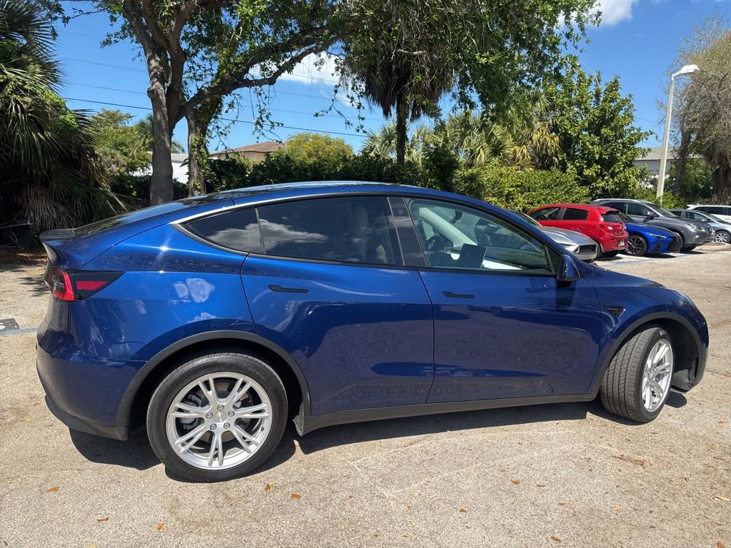 Used 2021 Tesla Model Y Long Range image 9