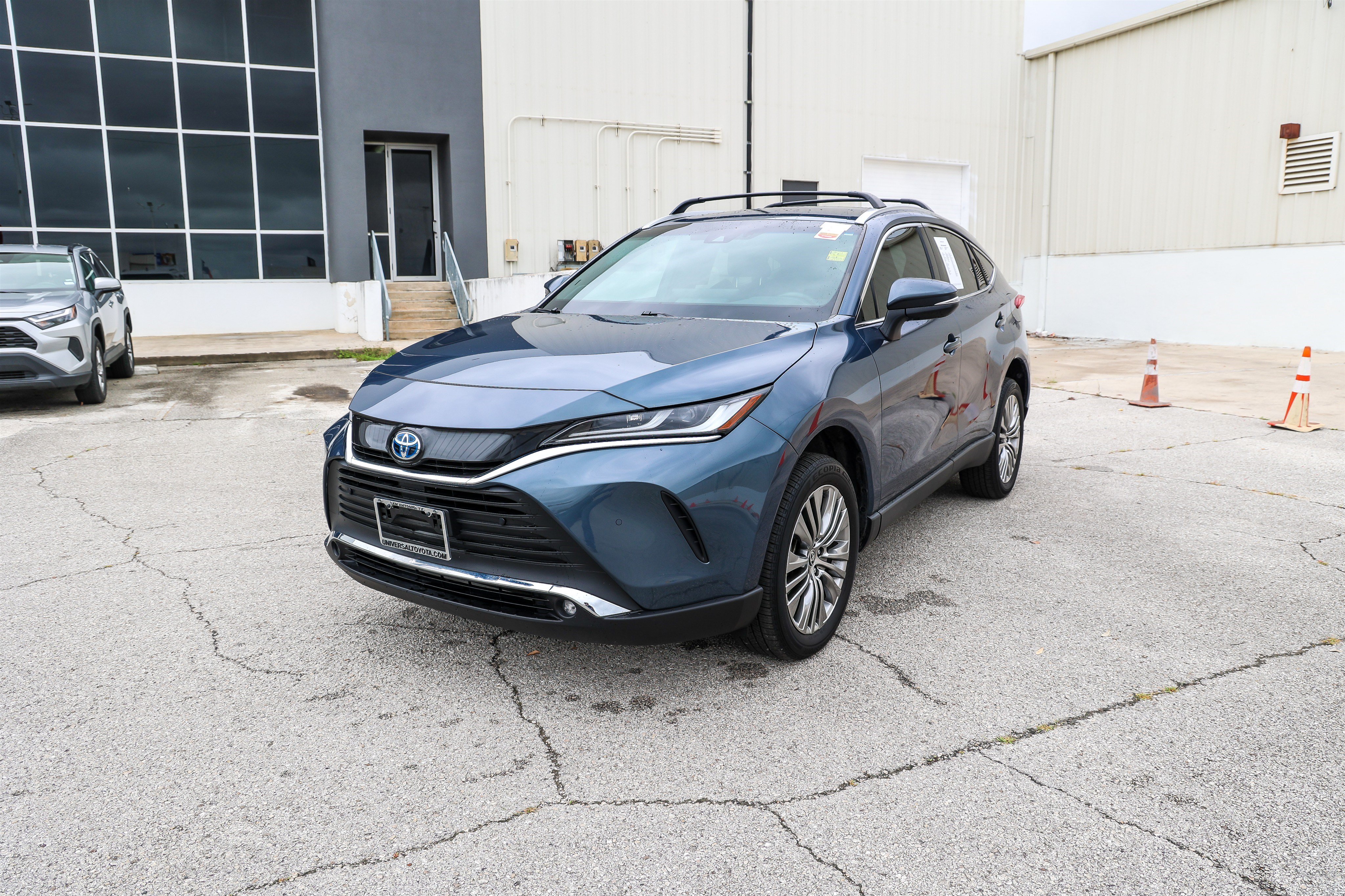 Certified 2024 Toyota Venza XLE AWD/4WD image 13