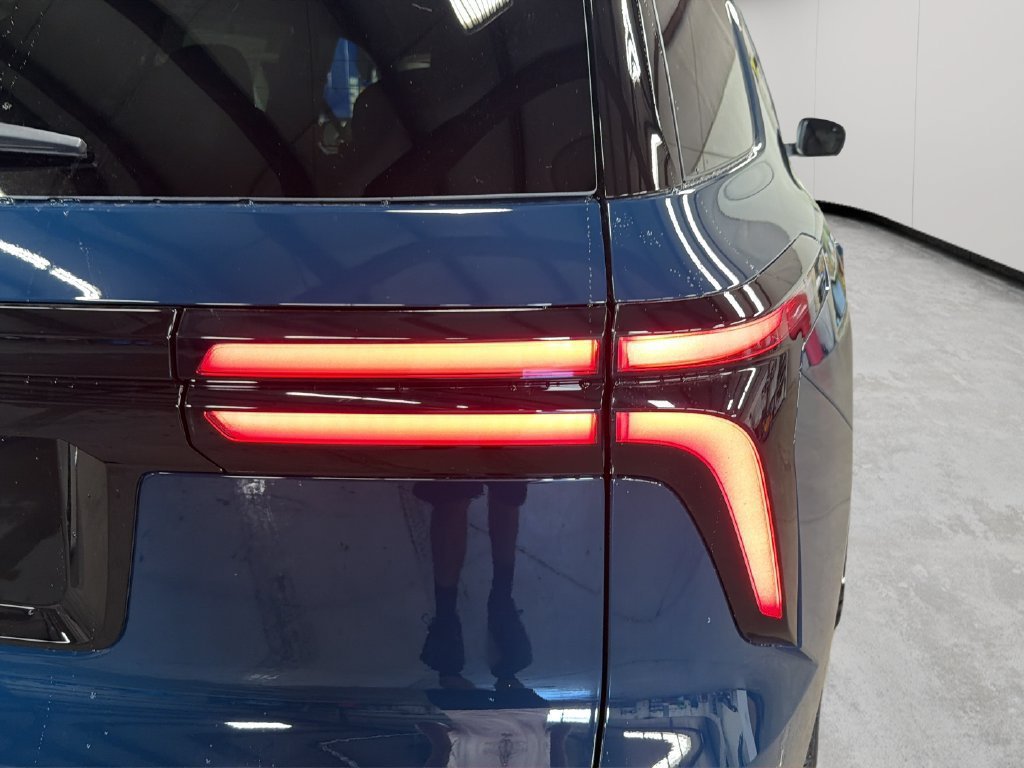 New 2027 Chevrolet Traverse RS w/ LPO, Floor Liner Package AWD/4WD image 45