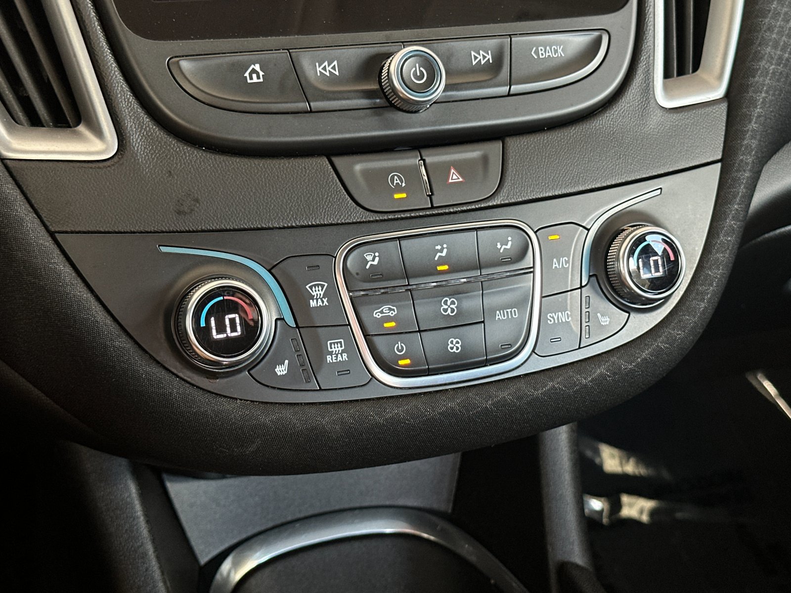 Used 2025 Chevrolet Malibu LT FWD image 17