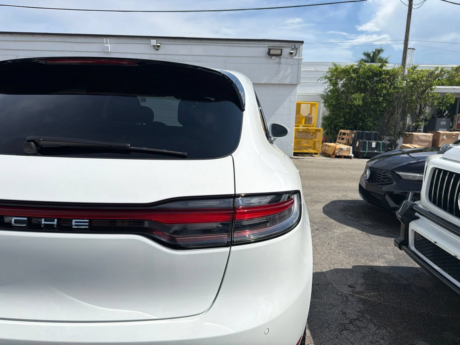 Used 2025 Porsche Macan AWD/4WD image 16